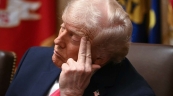 ABŞ Prezidenti Donald Trampın reytinqi rekord minimuma düşür
