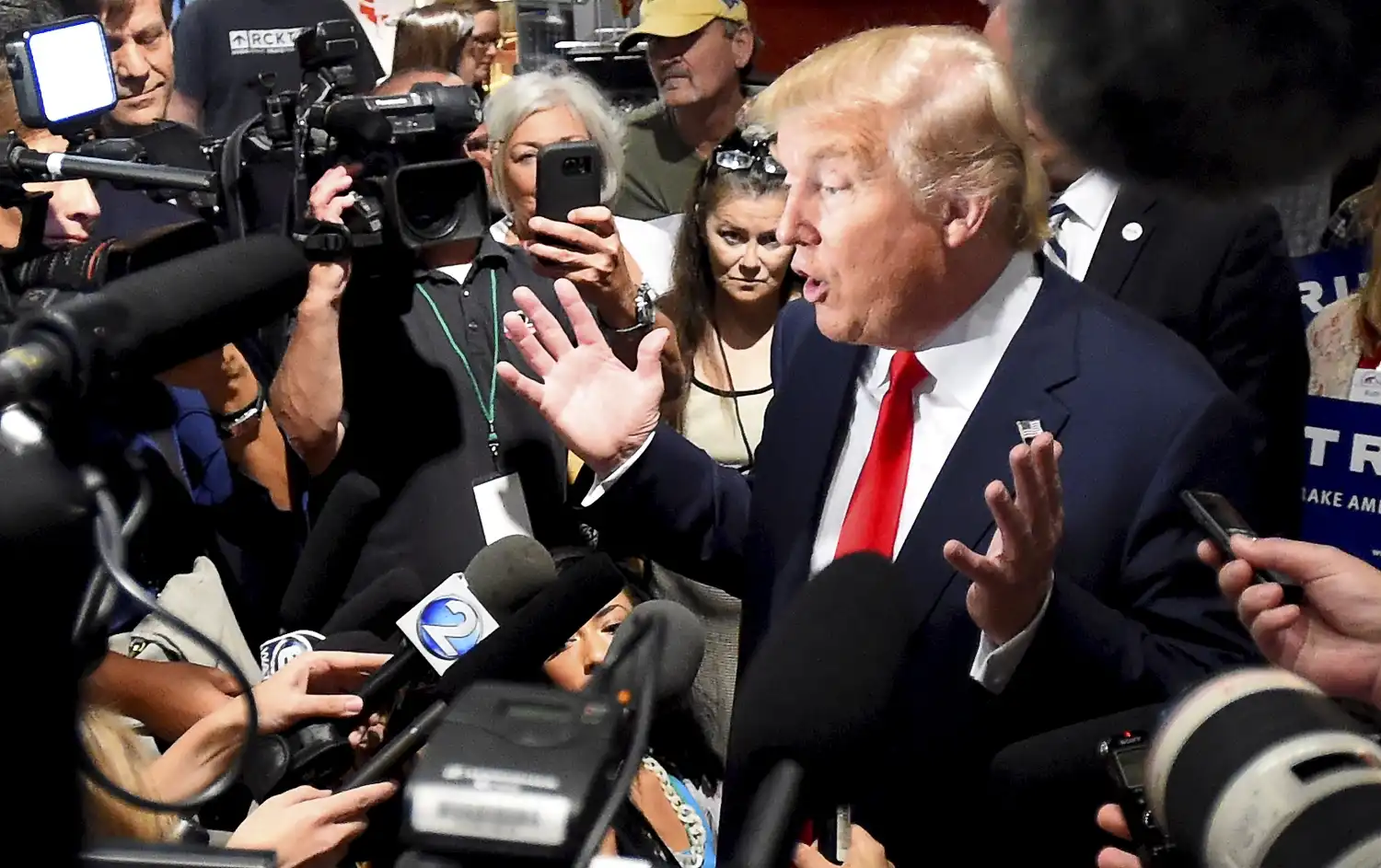 Amerikanın ən böyük beş telekanalı ABŞ Prezidenti Donald Trampın tədbirlərini işıqlandırmağı dayandırıb